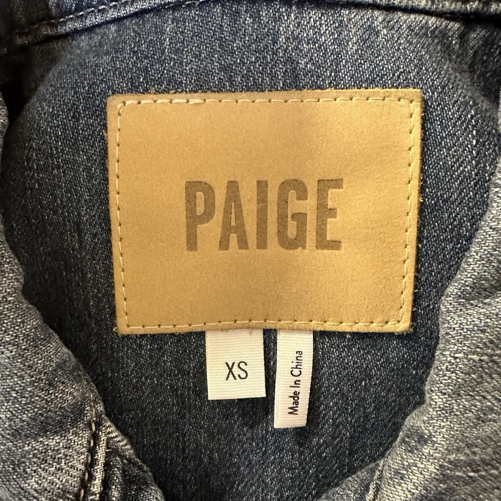 NWT PAIGE Rowan Denim Jean Jacket Womens XS Blue Med Wash Distressed - Image 4
