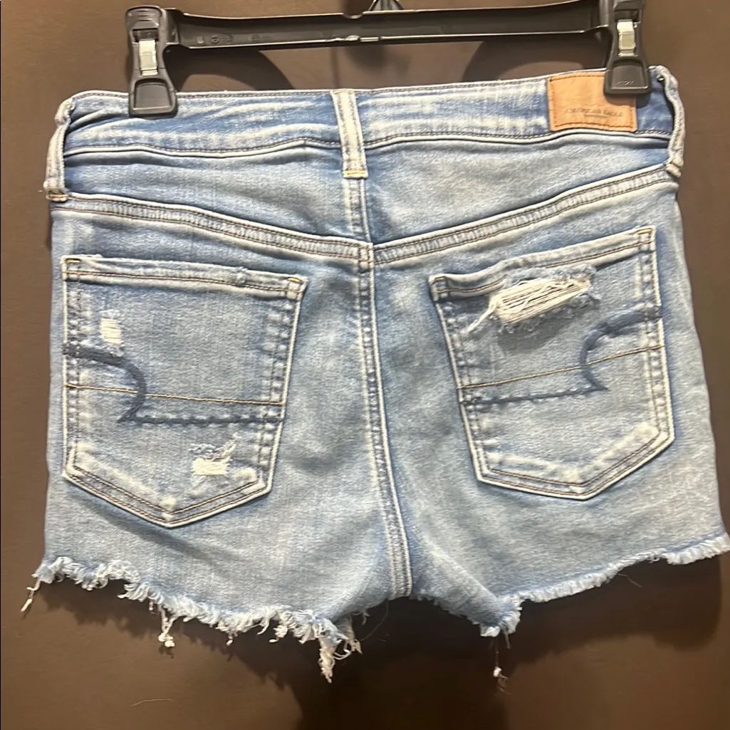 American Eagle Outfitters Light Blue Distressed Jean Shorts w/Frayed Hem, Size 6 - Image 5