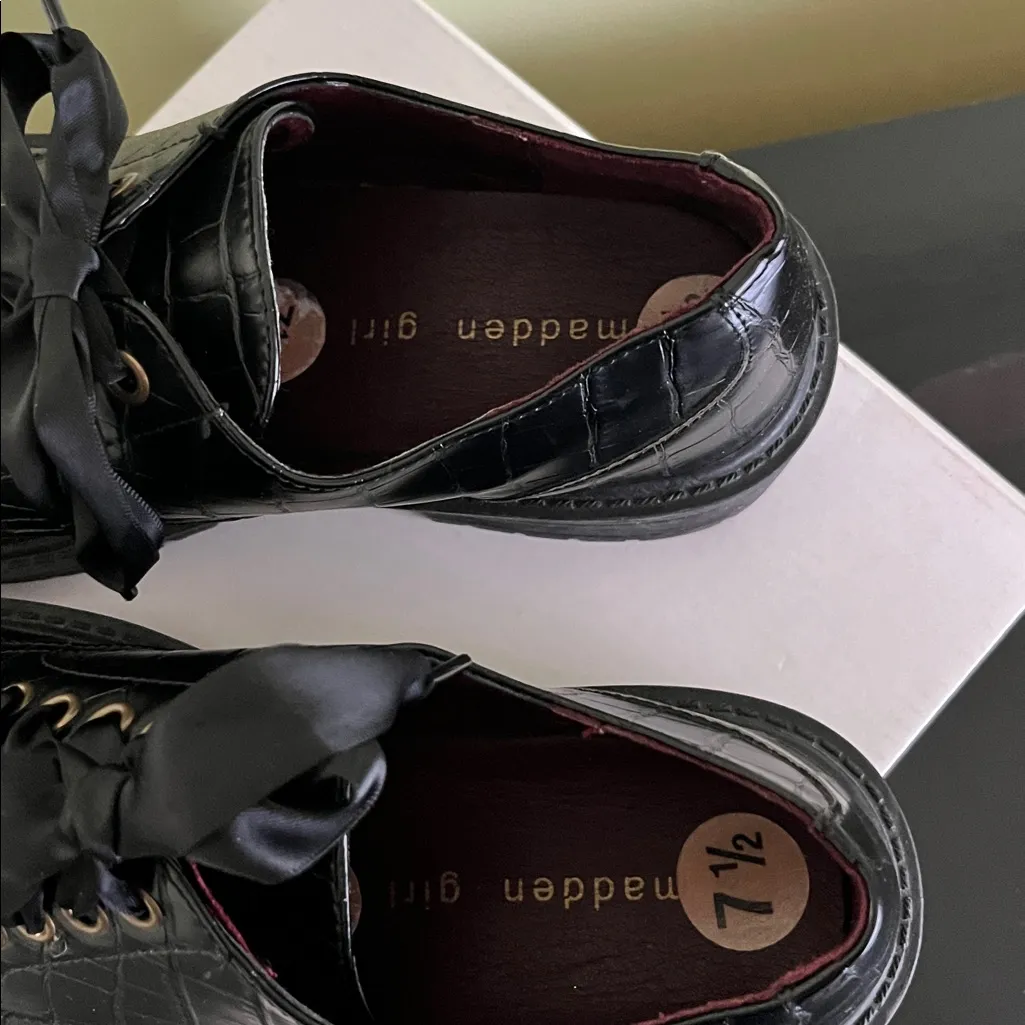 Madden Girl black croc-embossed leather lace-up Platform Oxford Casual Shoe - Image 5