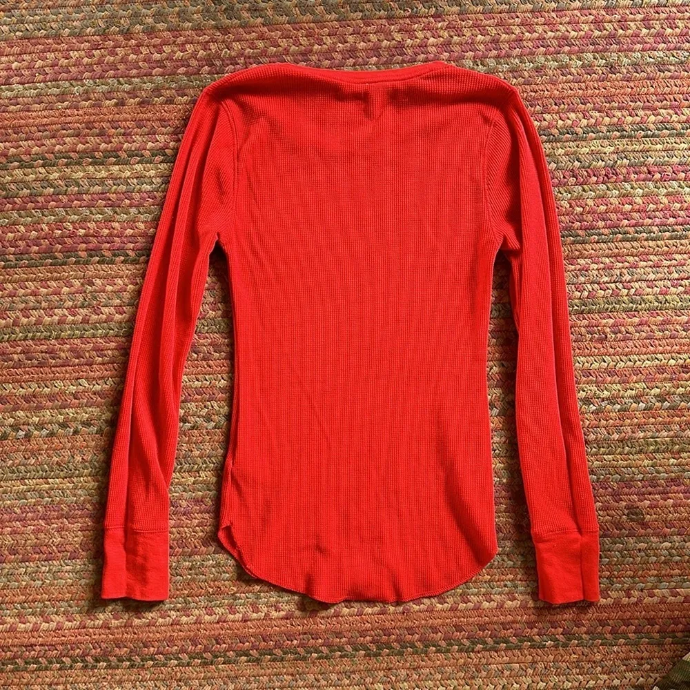 OLD NAVY RED WAFFLE THERMAL LONG SLEEVE TEE - Image 4