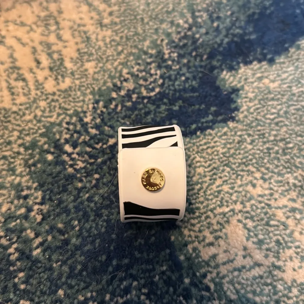 Excellent Marc by Marc Jacobs Zebra Slap Bracelet - Image 3