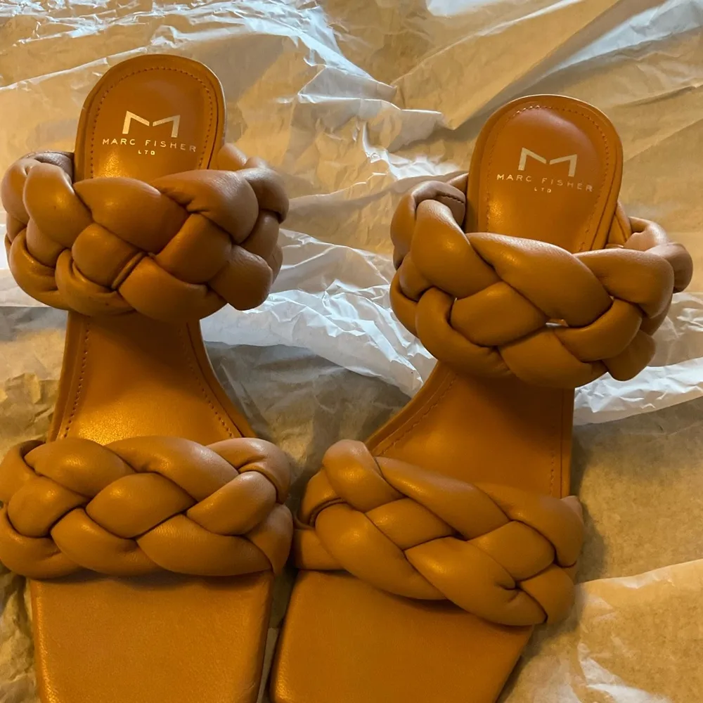 Marc Fisher Women Hammy Heeled Slide Sandals Size 61/2 Beige - Image 4