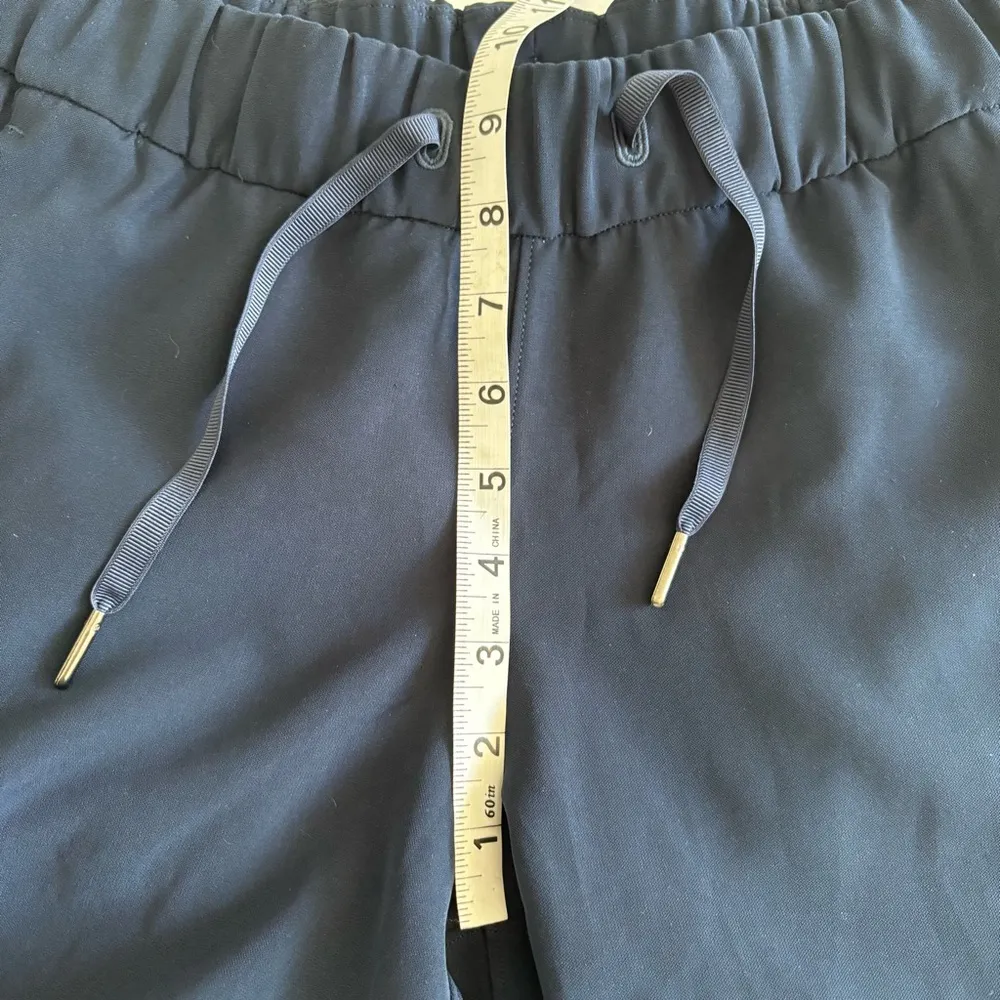 LuluLemon On the Fly Mid Rise Cropped Pant
TravelWoven navy 4 23” - Image 15