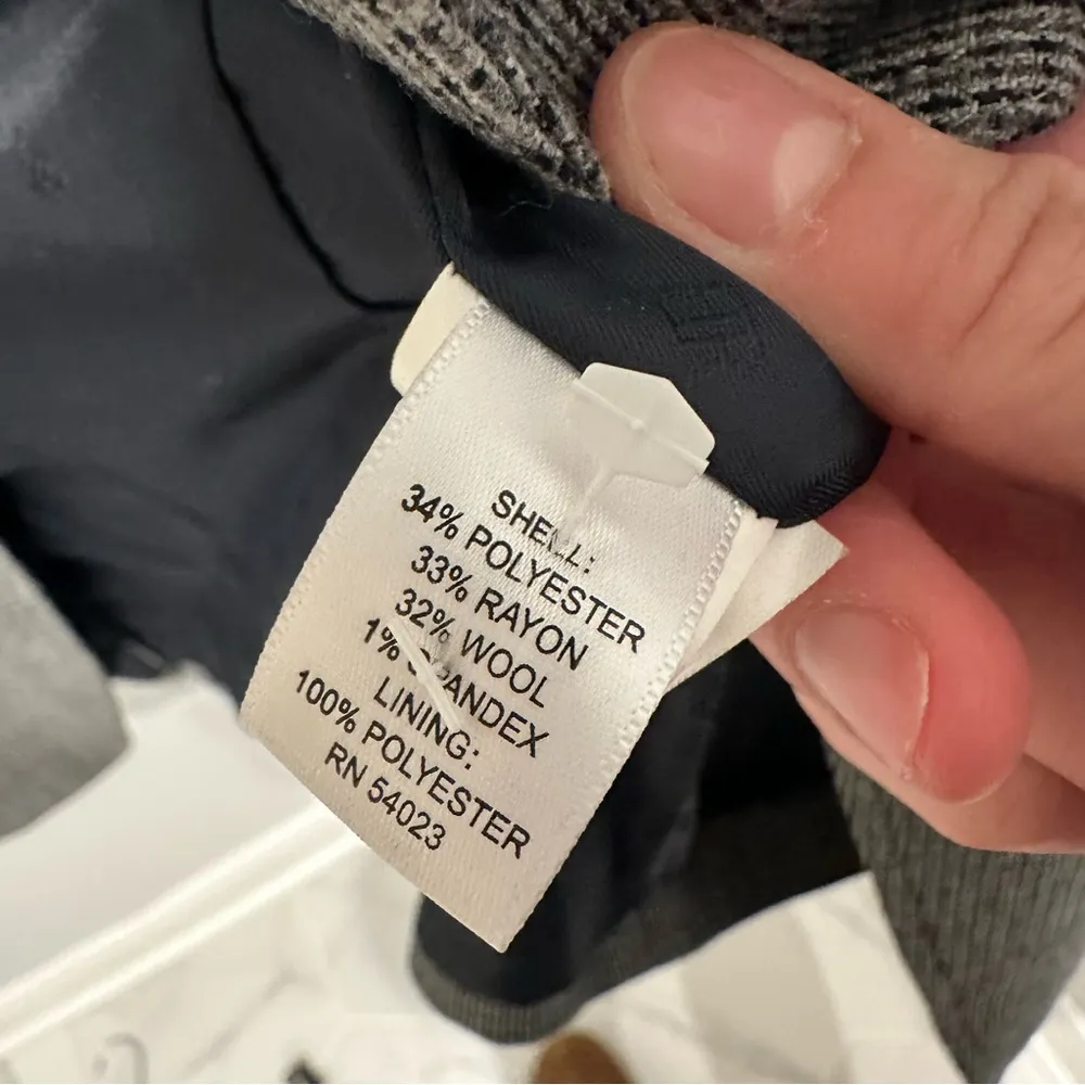 EUC Banana Republic Women’s Blazer made of Italian Fabrics - size 6 - Image 4