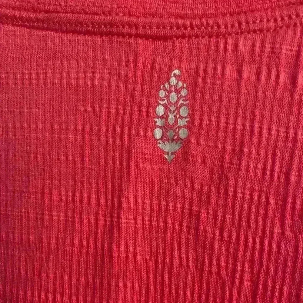 🆕 Bright Red Full Hearts Tank L 🆕 - Image 13