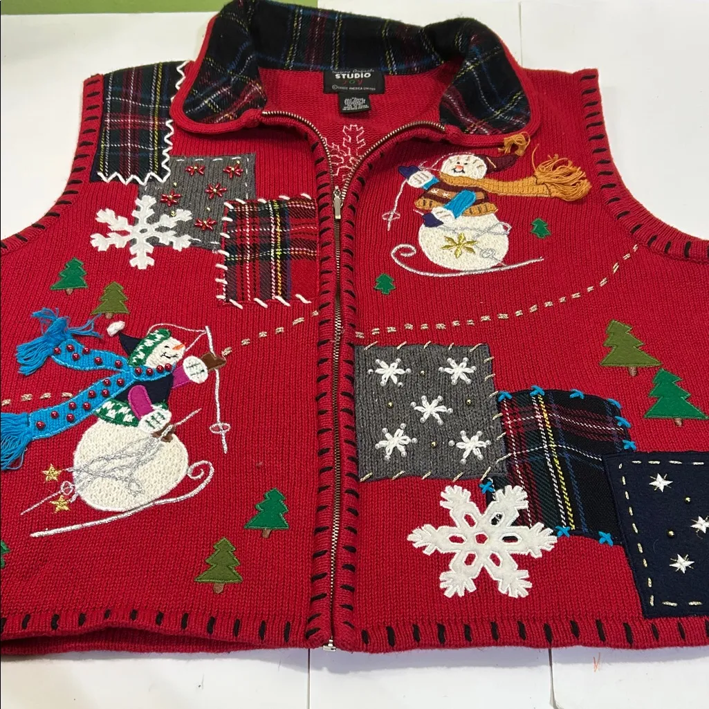 Studio women Red Snowman Vest Size XL - Image 4