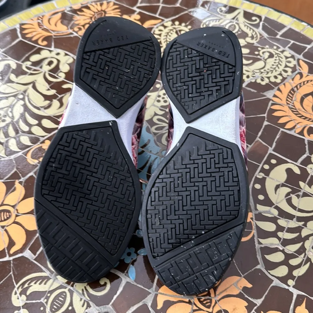 TED BAKER CEPEPE 2 FLORAL ACTIVEWEAR SNEAKER Sz: 6.5 - Image 5