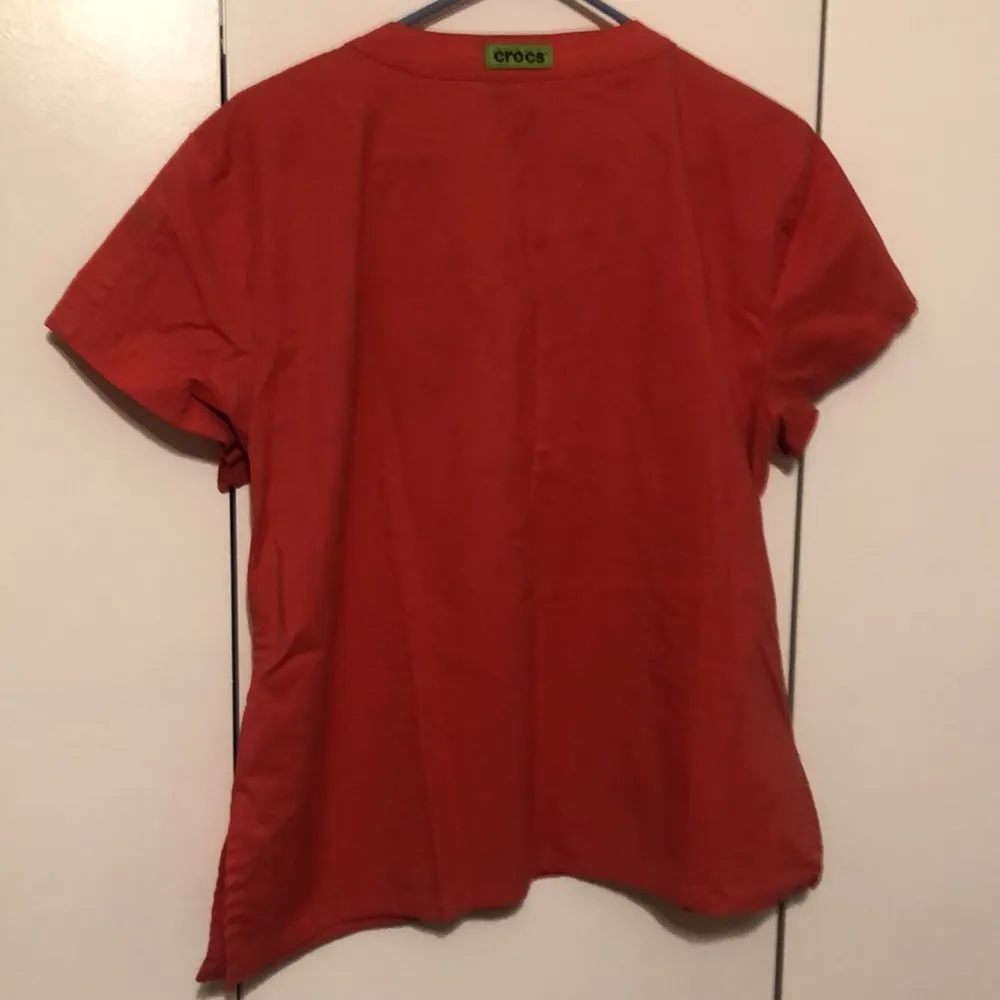 Crocs Medical Apparel Women’s Scrub Top Size Large Orange Color - Image 7