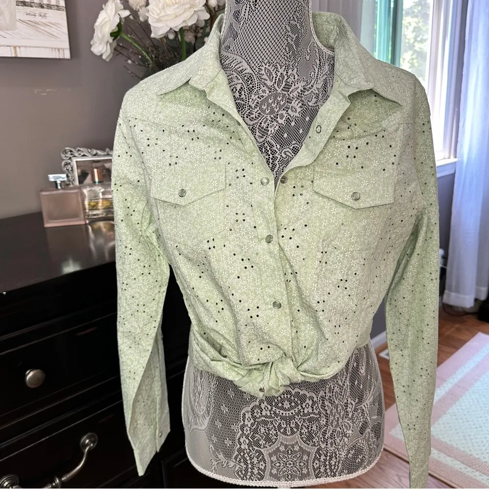 Western Back in the Saddle Mint Green Eyelet Shirt – Size M – 100% Cotton Size M - Image 2