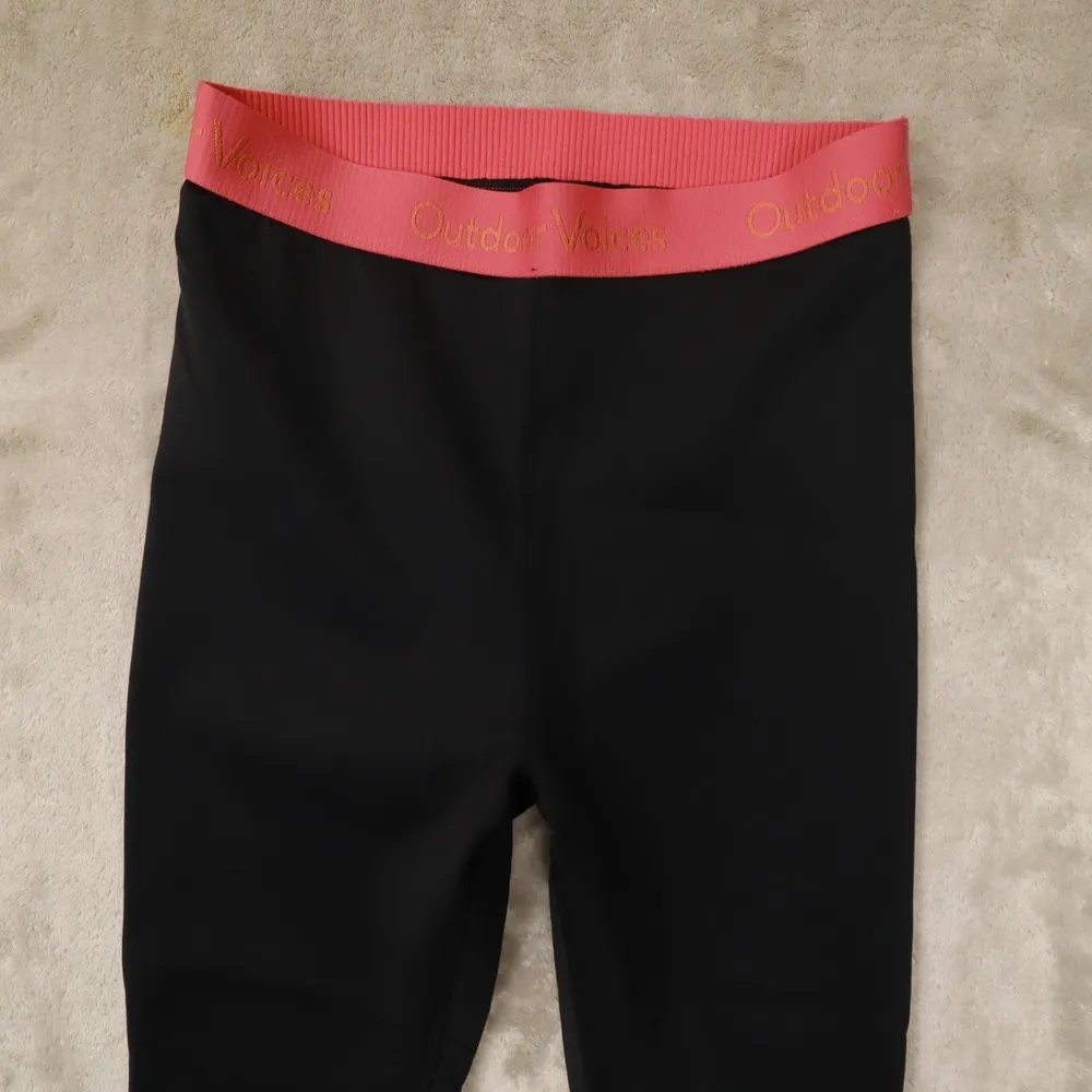 OUTDOOR VOICES Smooth 7/8 Leggings Black with Desert Rose Spellout Size Medium - Image 2