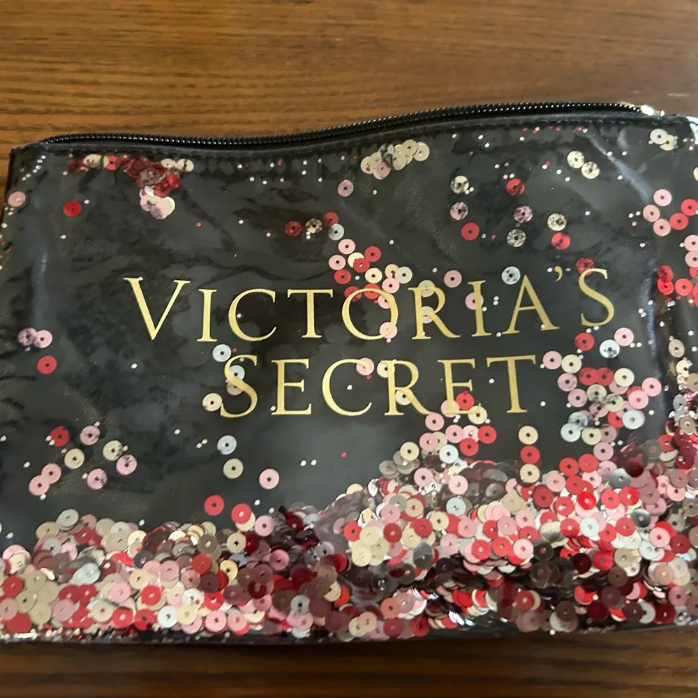 Victoria's Secret Black and Red Sequin Bag very clean and like new! - Image 5