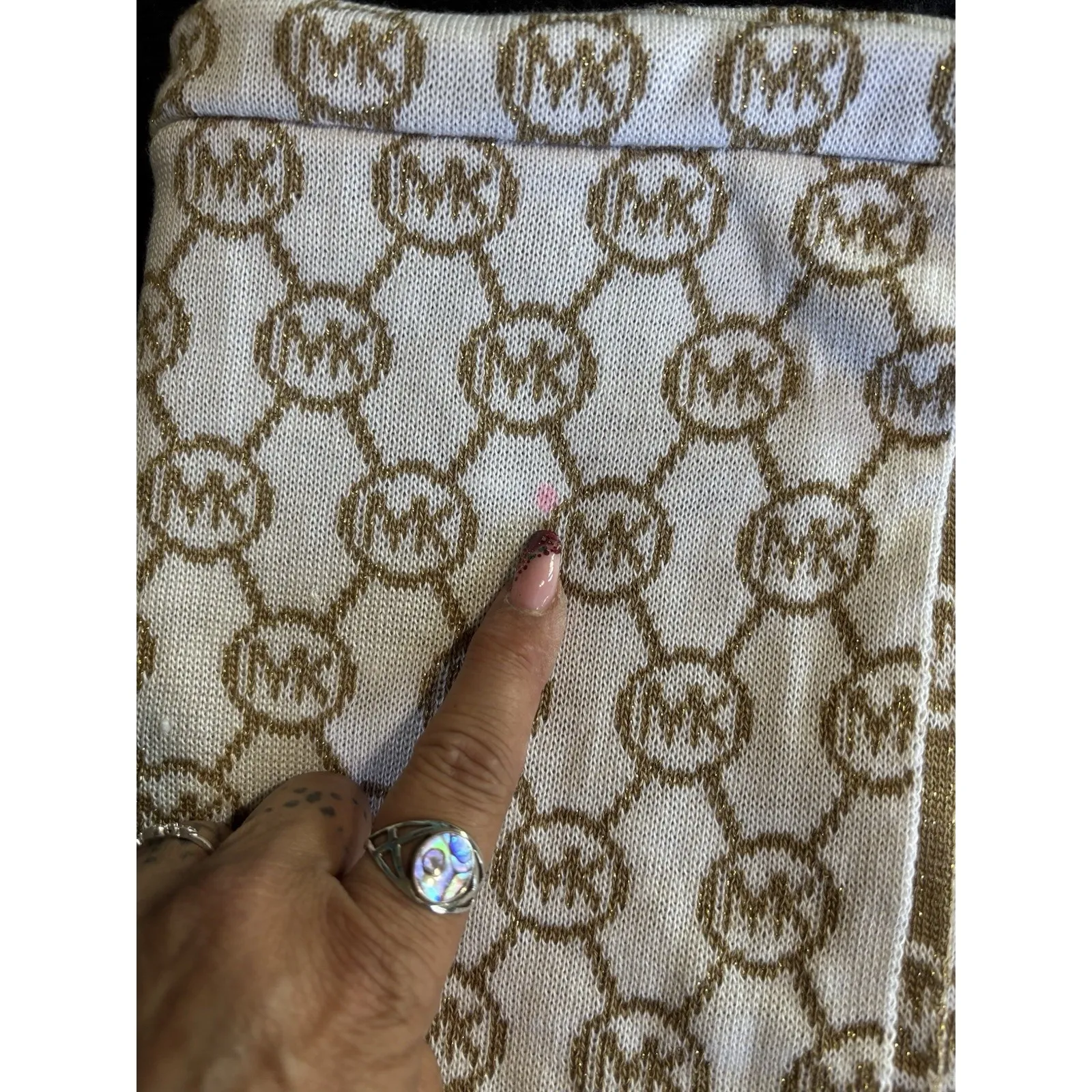 Michael Kors Scarf Reversible Infinity‎ Ivory/Gold Metallic MK Logo Soft OS - Image 9