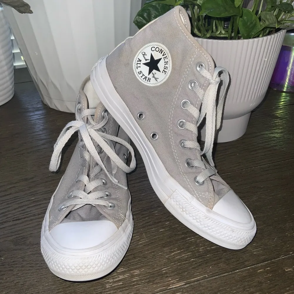 Converse Unisex Chuck Taylor Gray High-Top Sneakers Size Women’s 8 Men’s 6 - Image 2