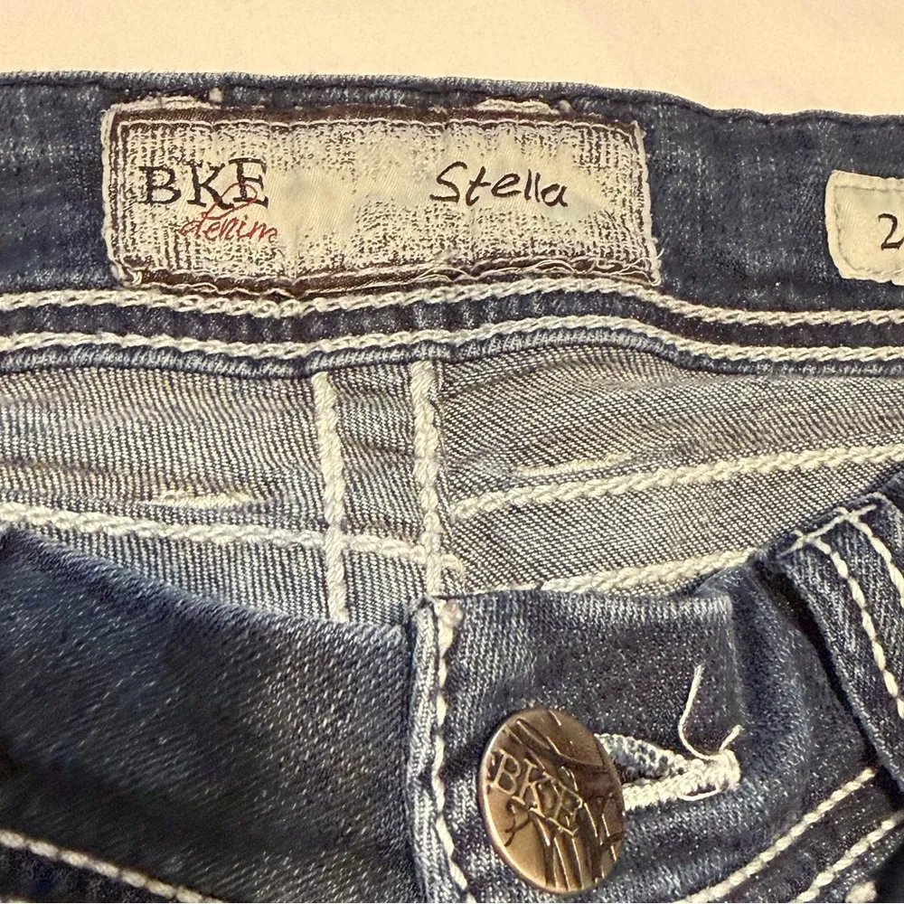 BKE Stella Capri Jeans Size 27 – Slim Fit, Low Rise, Vintage Style - Image 4