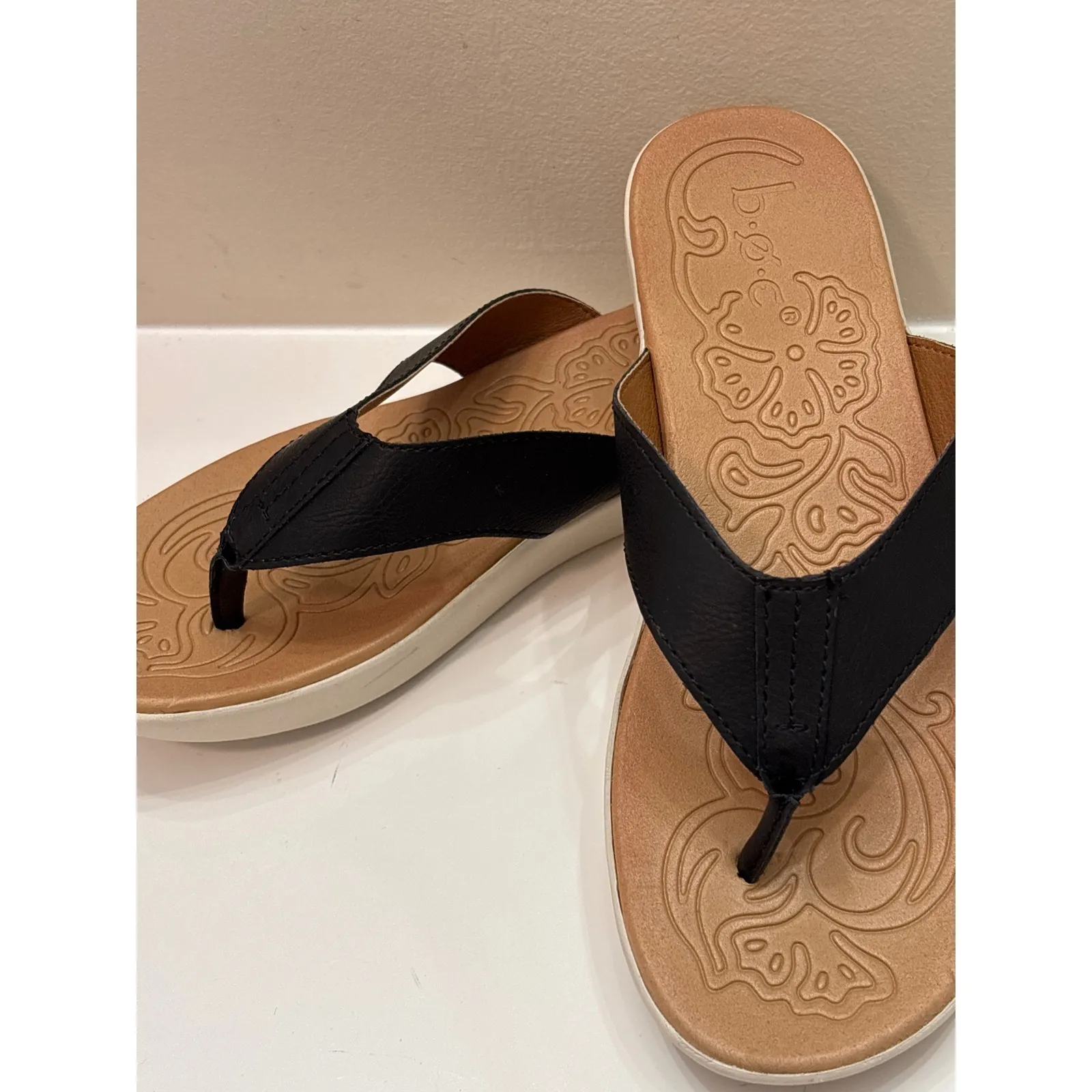 Boc Born Concepts Black Leather‎ Wedge Flip Flop Sandals Women's Size 7 - Image 2