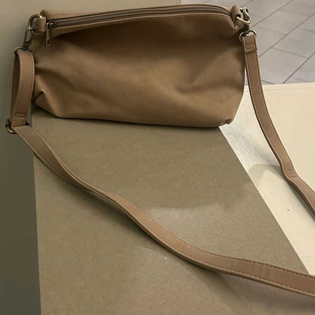 Joy SUSAN Elegant Tan Crossbody Bag NEW/Gorgeous - Image 8