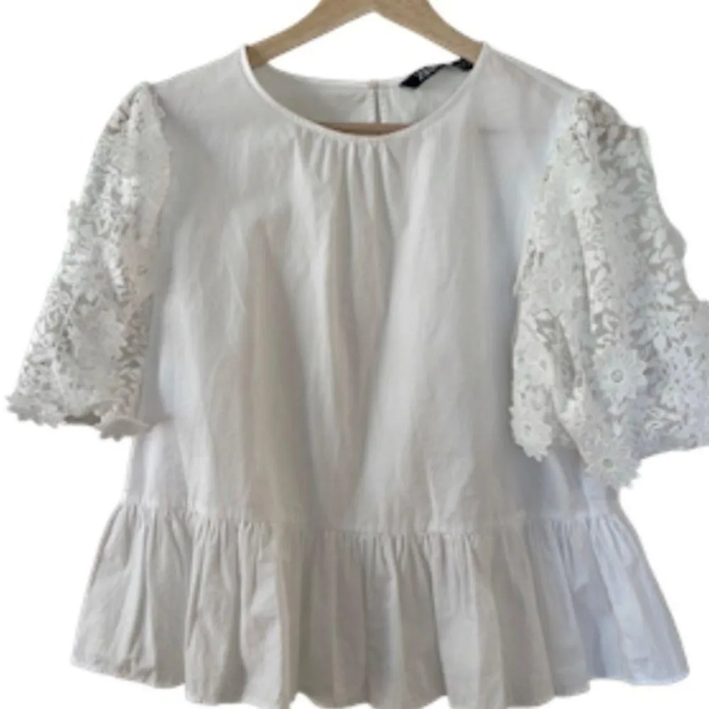 oyster white poplin peplum‎ blouse with contrast lace puff sleeves - Image 4