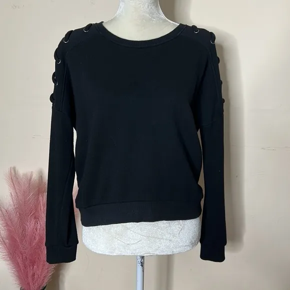 Betsey Johnson • performance sweatshirt with laced shoulder - Image 15