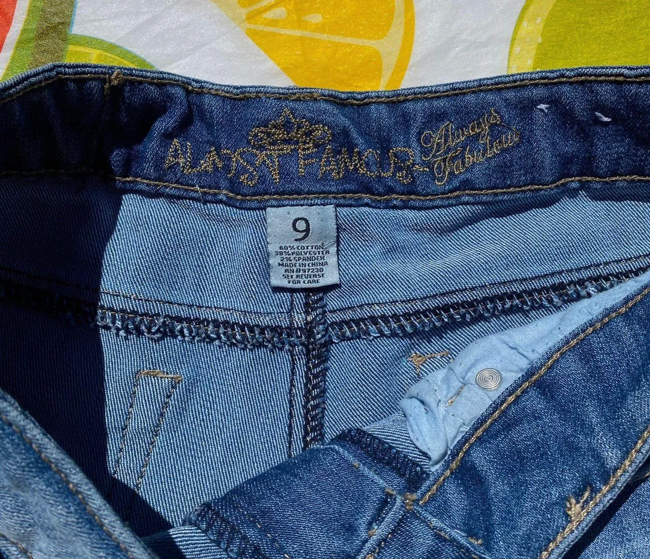 medium wash denim blue shorts - Image 3