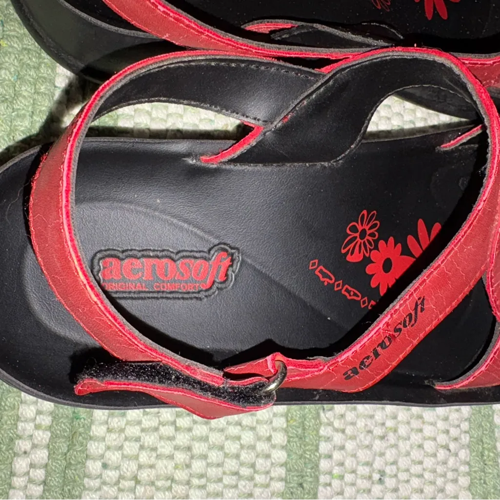 Aerosoft Women's Red and Black Sandals Size 9 - Image 3