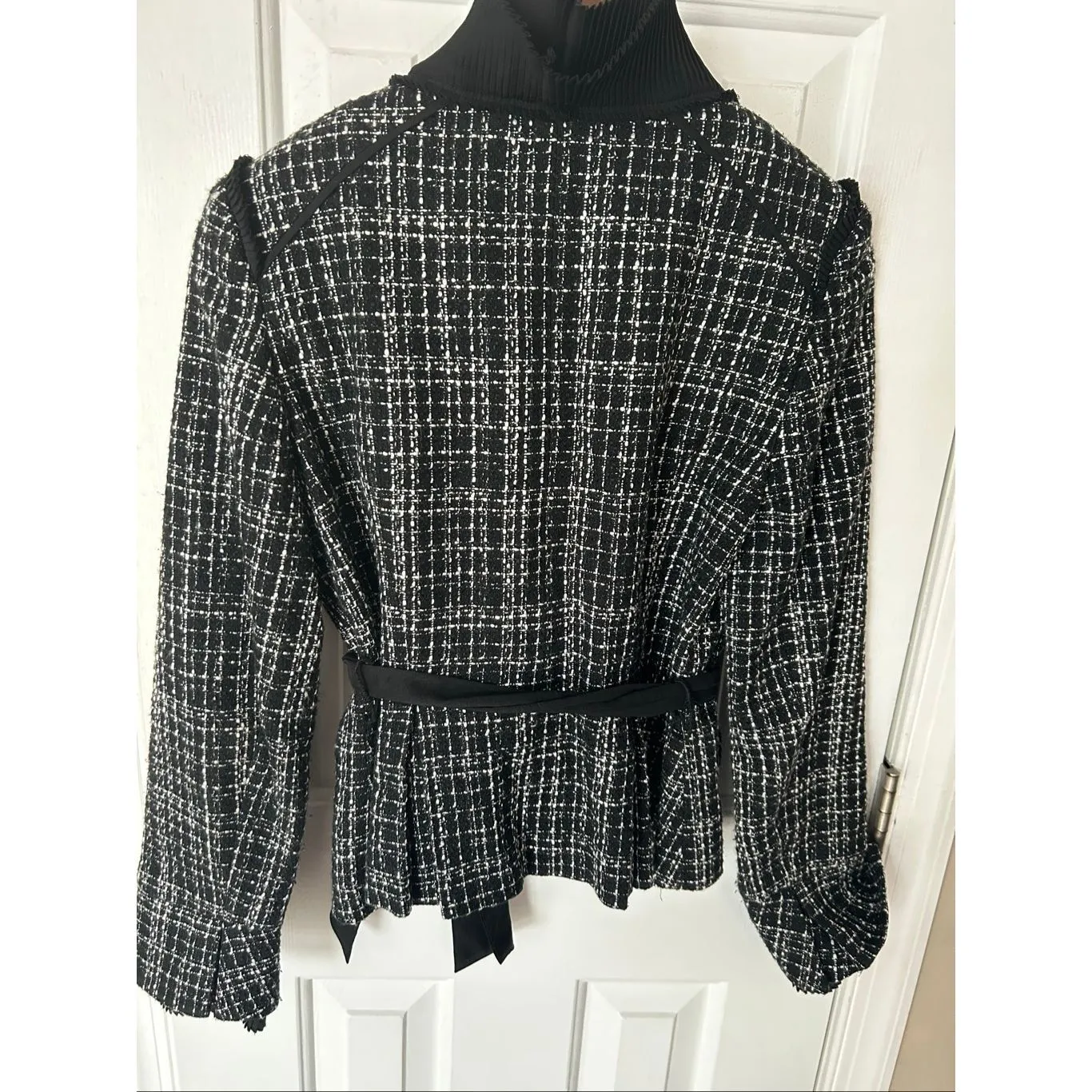 White House black market Tweed Coco ruffled neck blazer jacket sz 6 black white - Image 4