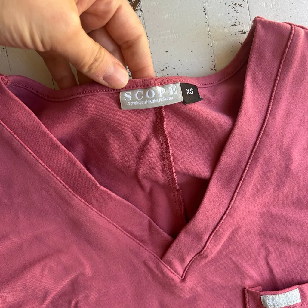 Scope scrubs set in pink - Image 14