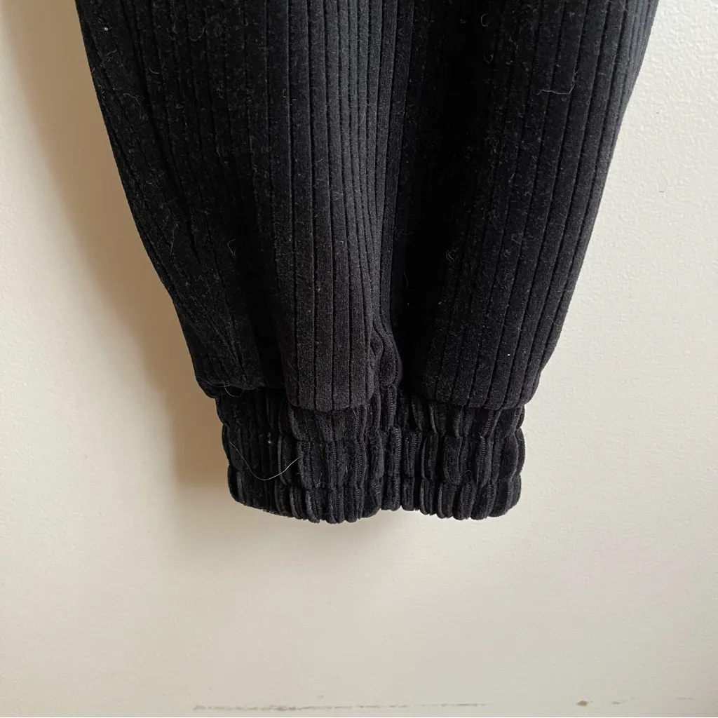 Maniere de Voir Women’s Velour Corduroy Joggers Black Zipper Pockets Large - Image 3