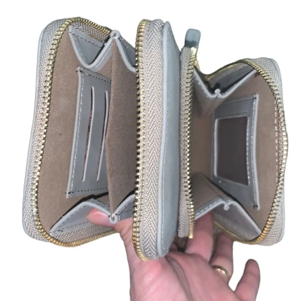 NWOT Forever Young Small Grey Vertical Crossbody Bag - Image 6