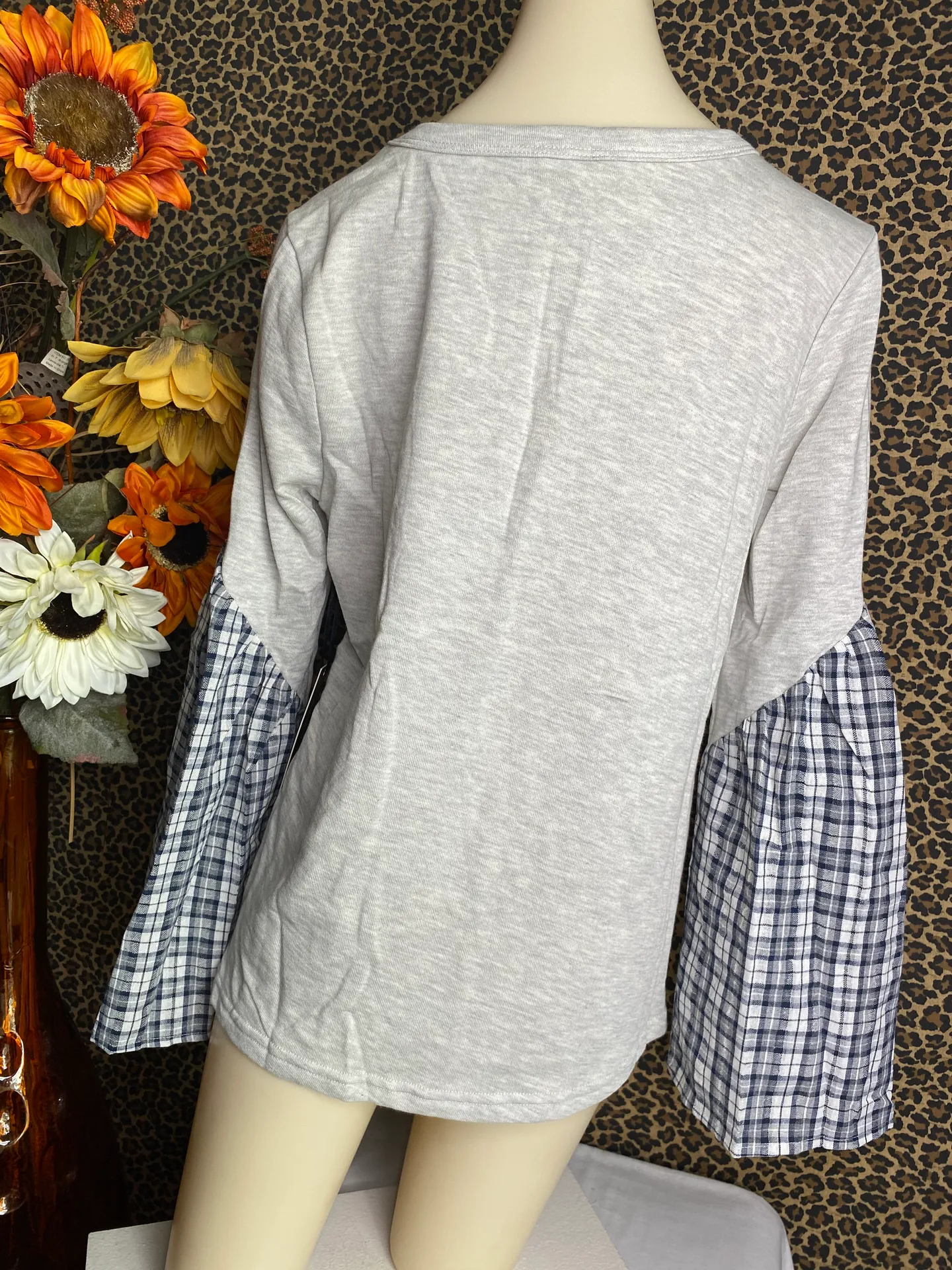 Doe & Rae ✅3/$30✅ NWT  Heather Grey/Navy Plaid Long Bell Sleeve Cotton Top | SMALL | - Image 8