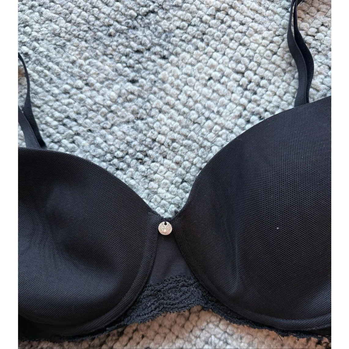 32D Natori Black Lace Full Coverage Bra - Image 3