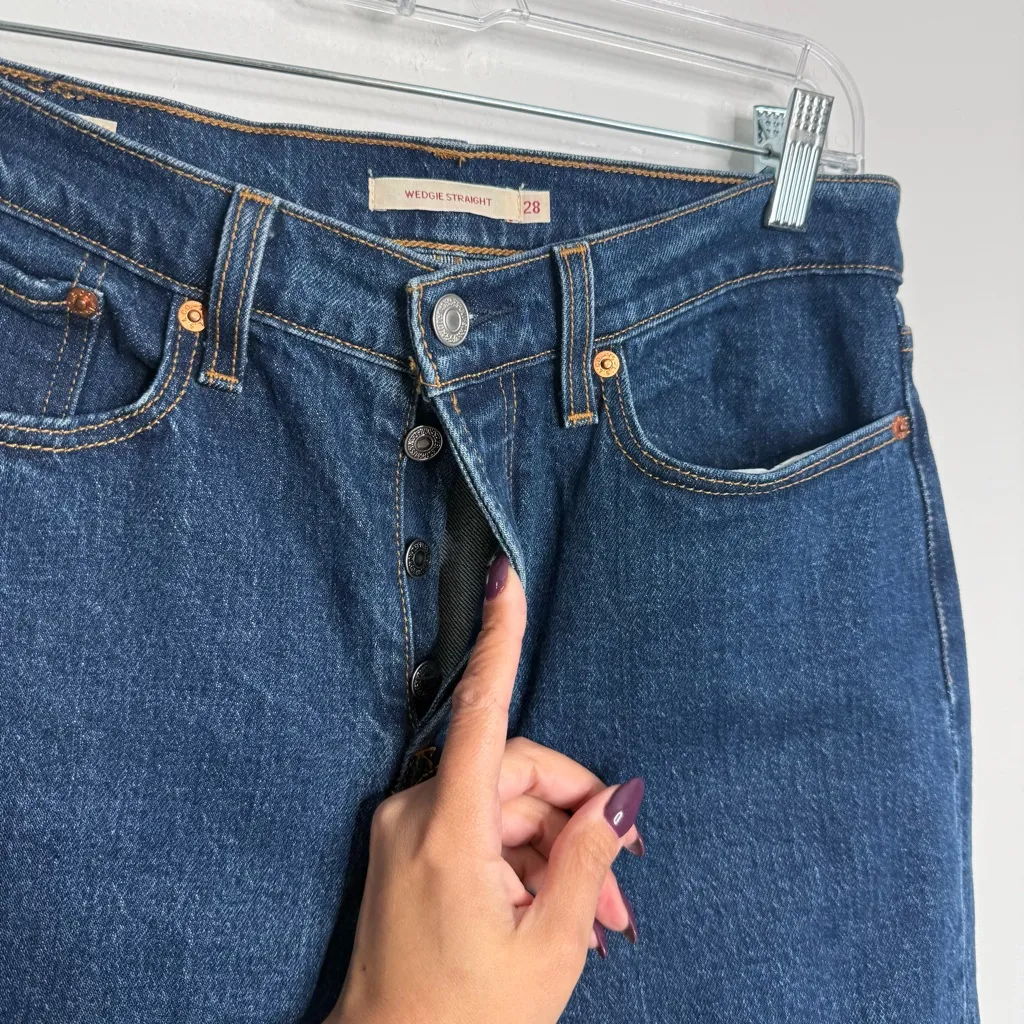 Levi's Women's Wedgie Straight Premium Frayed Hem Button‎ Fly Blue Size 28 - Image 3