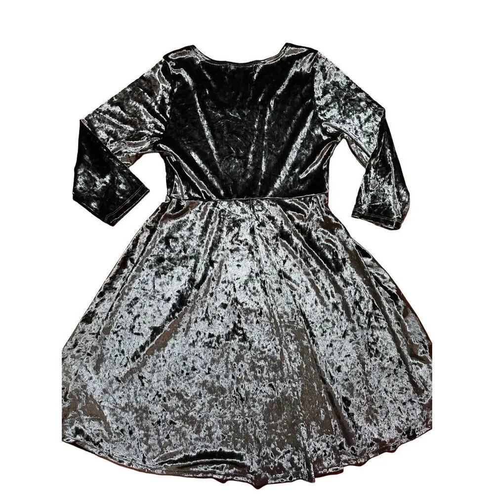 Revolve Finders Keepers Velour Velvet Forest Green fit & flare long sleeve dress - Image 2