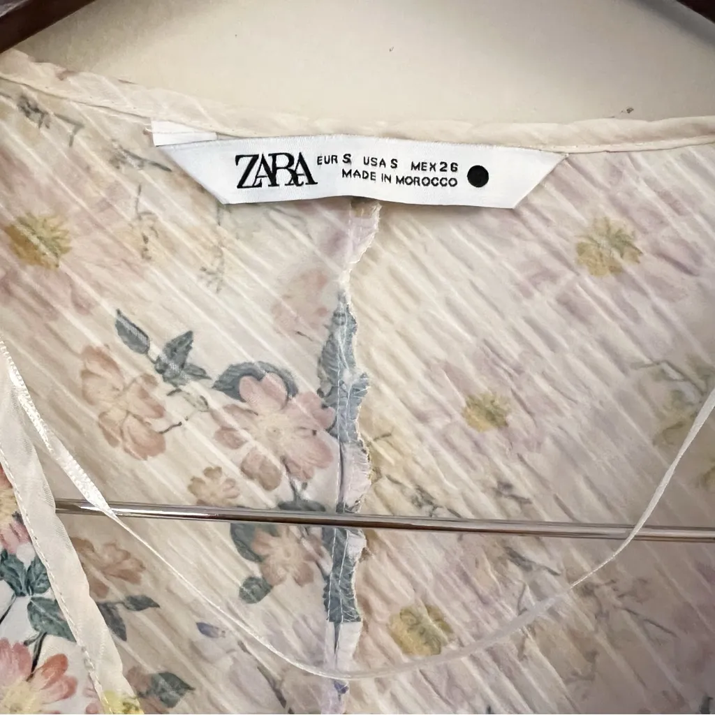 Zara Women's Floral Printed Blouse V-Neck Front Tie Gauzy Size Small Cream - Image 6