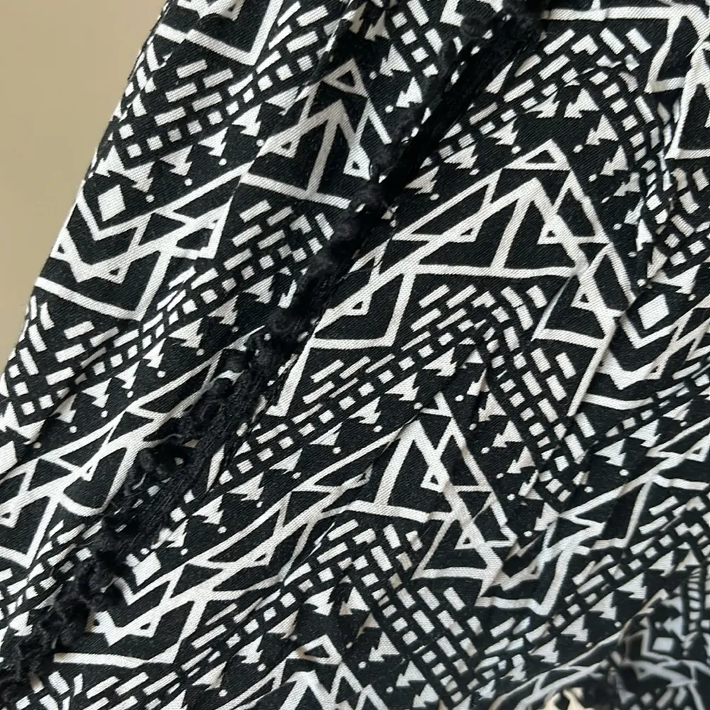 Shorts Elastic Waist Black White Print Tribal Aztec Silky - Image 10
