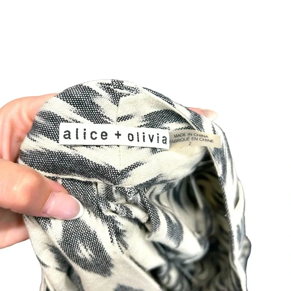 Alice + Olivia Layton‎ Shorts Pleated Woven Cotton Ikat Print Cream Black Size 2 - Image 7