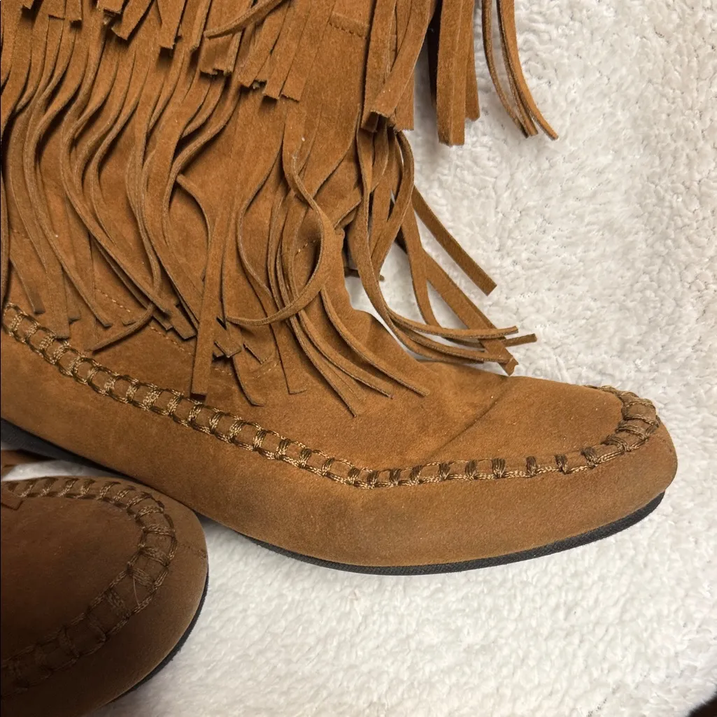 Fringed Moccasin Style Tan Women's Boots SIZE 7.5M - Image 4
