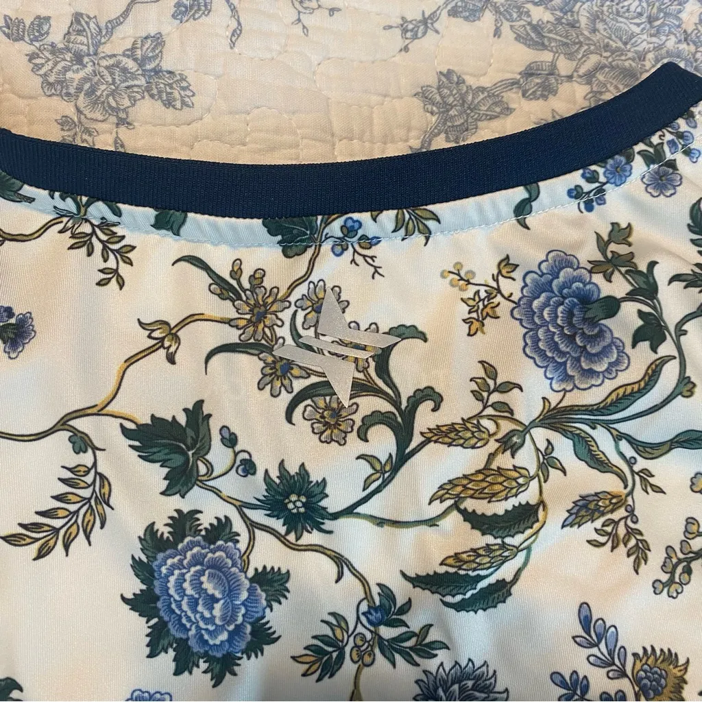 Tuckernuck Sport Blue Wildflower Long Sleeve Crewneck Athletic Top Size Large - Image 8