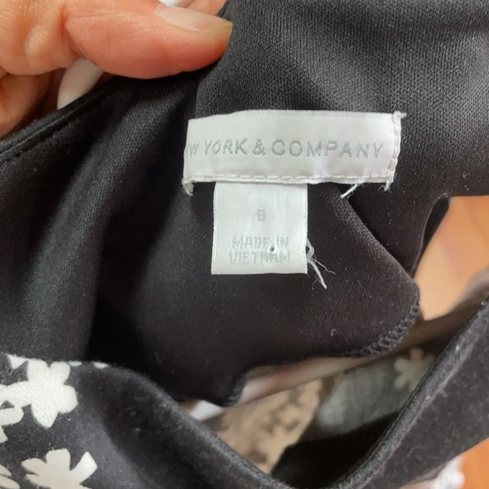 NEW YORK & COMPANY Black&White Floral Dress Size 6 - Image 6