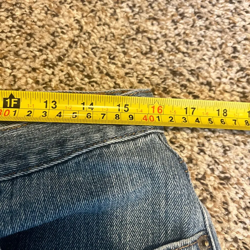 Calvin Klein Vintage‎ High-Waisted Denim Cut-Off Shorts Light Wash Size 33 - Image 3