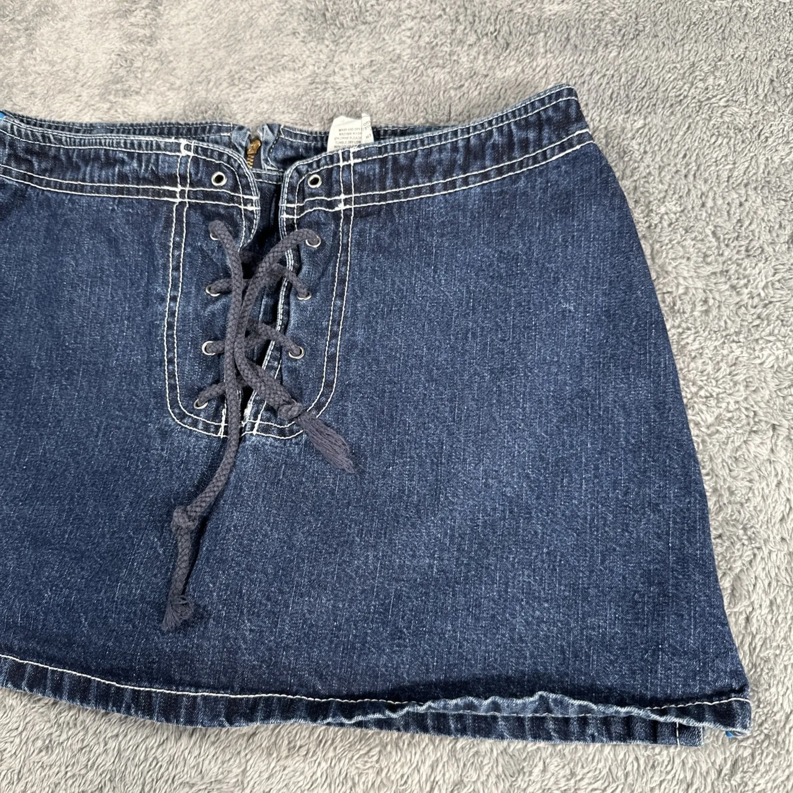 Rare Y2k VTG Jordache Denim Jean Shorts High Waist Black Stich Lace Up SZ 7/8 - Image 3