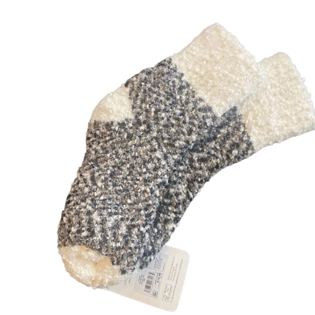 Northeast outfitters NWT cozy cabin socks aloe infused size 5 - Image 4