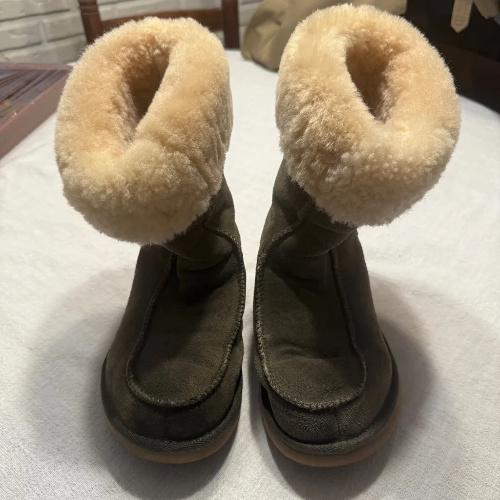 UGG Australia Olive and Tan Winter Boots Women's 8 - Image 3