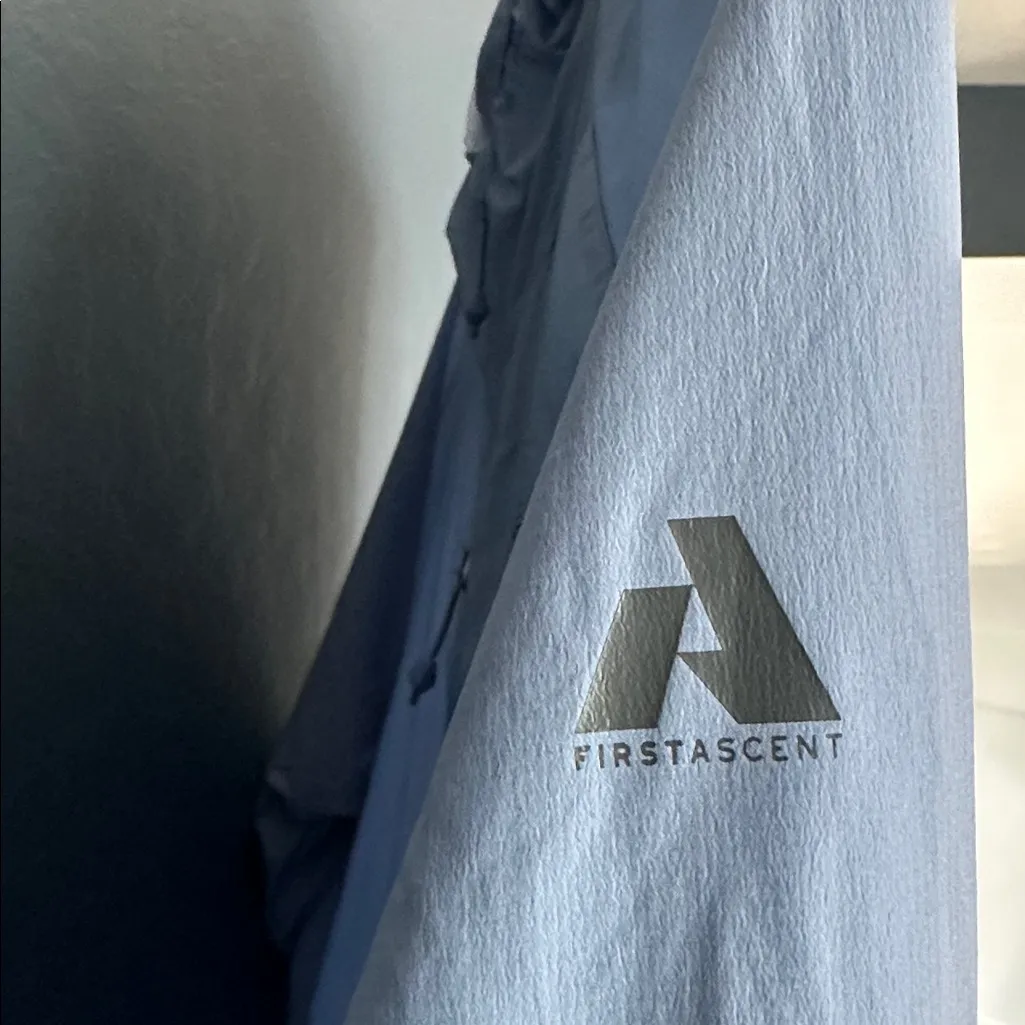 Eddie Bauer Sky Blue Windbreaker ultra light packable - Image 4