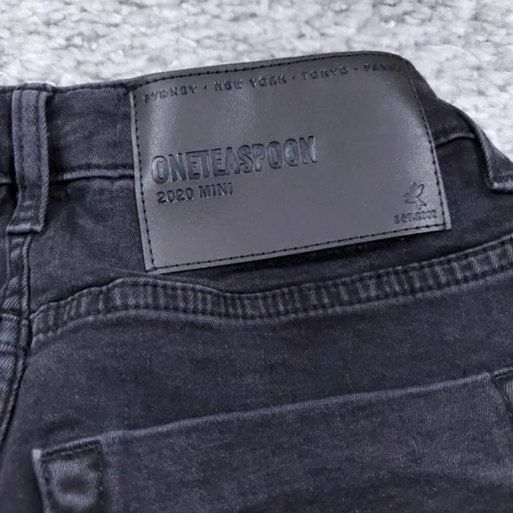 One Teaspoon 2020 Black Swan Denim Mini Skirt Size 25 NWT Raw Cutoff Hem Stretch - Image 4