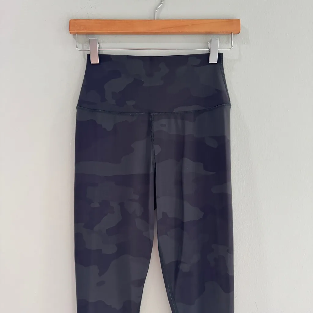 ALO Yoga Camo Leggings Small - Image 3