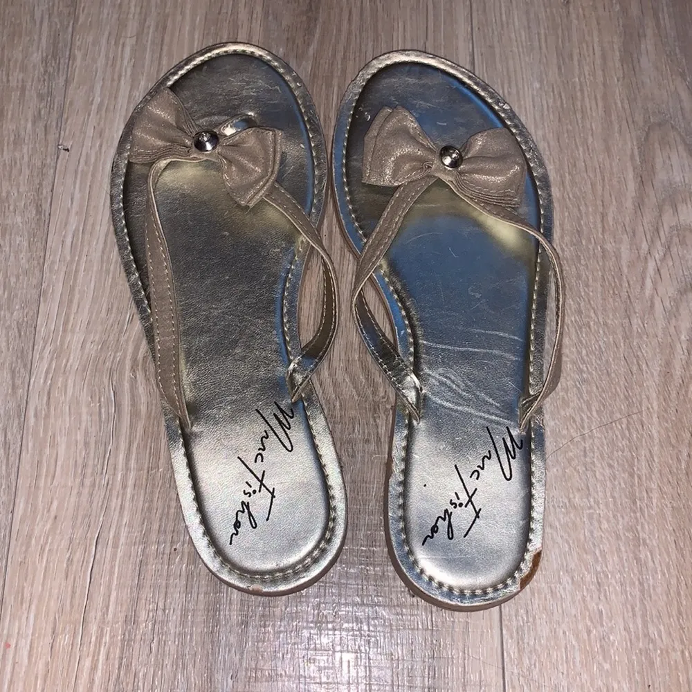 Marc Fisher gold metallic bow flip flips - Image 3