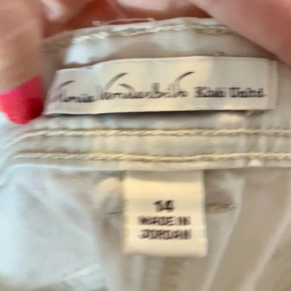 Gloria Vanderbilt  off white khaki shorts - Image 4