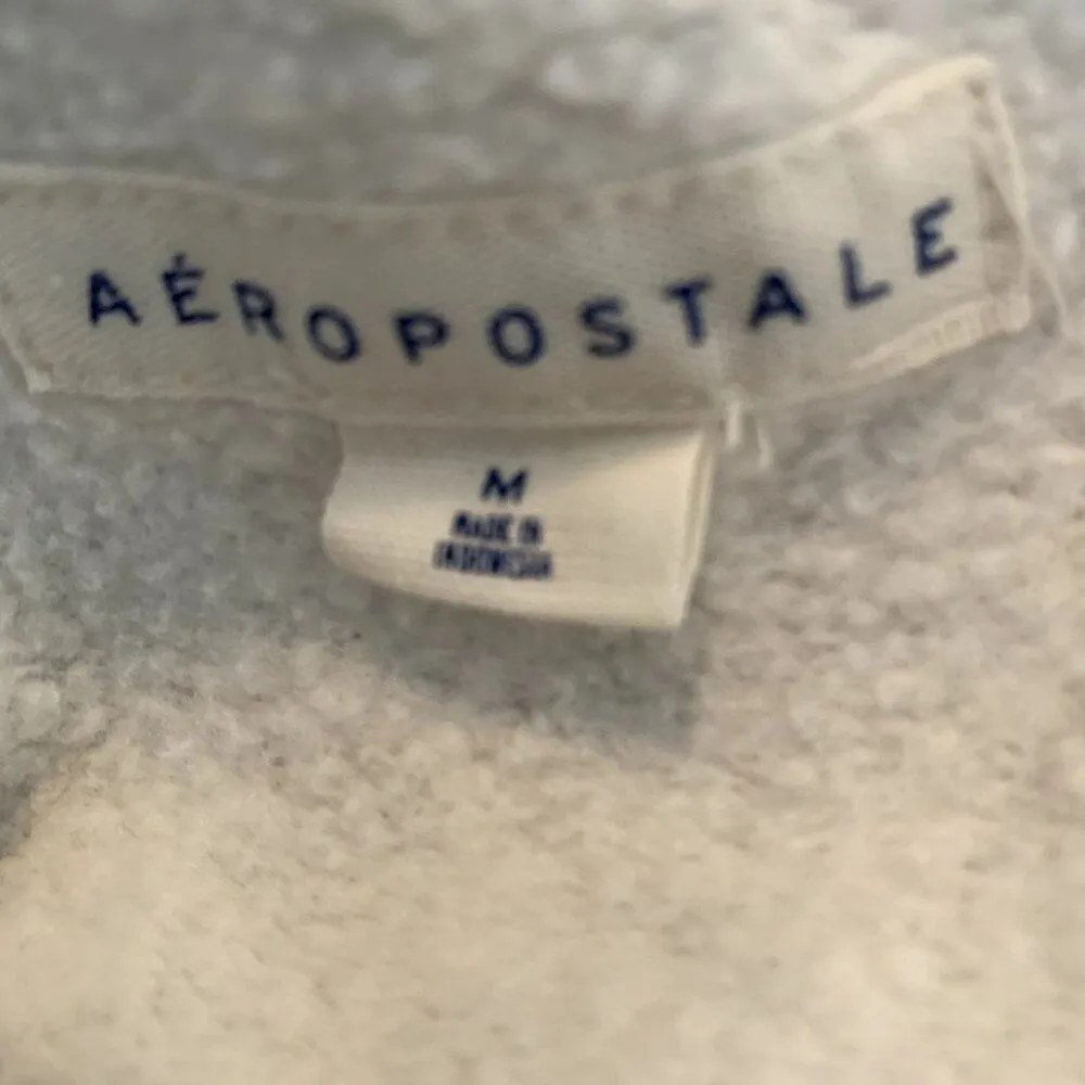 AEROPOSTALE New York Cities Grey Cropped Crew Neck Sweatshirt, Size M - Image 4