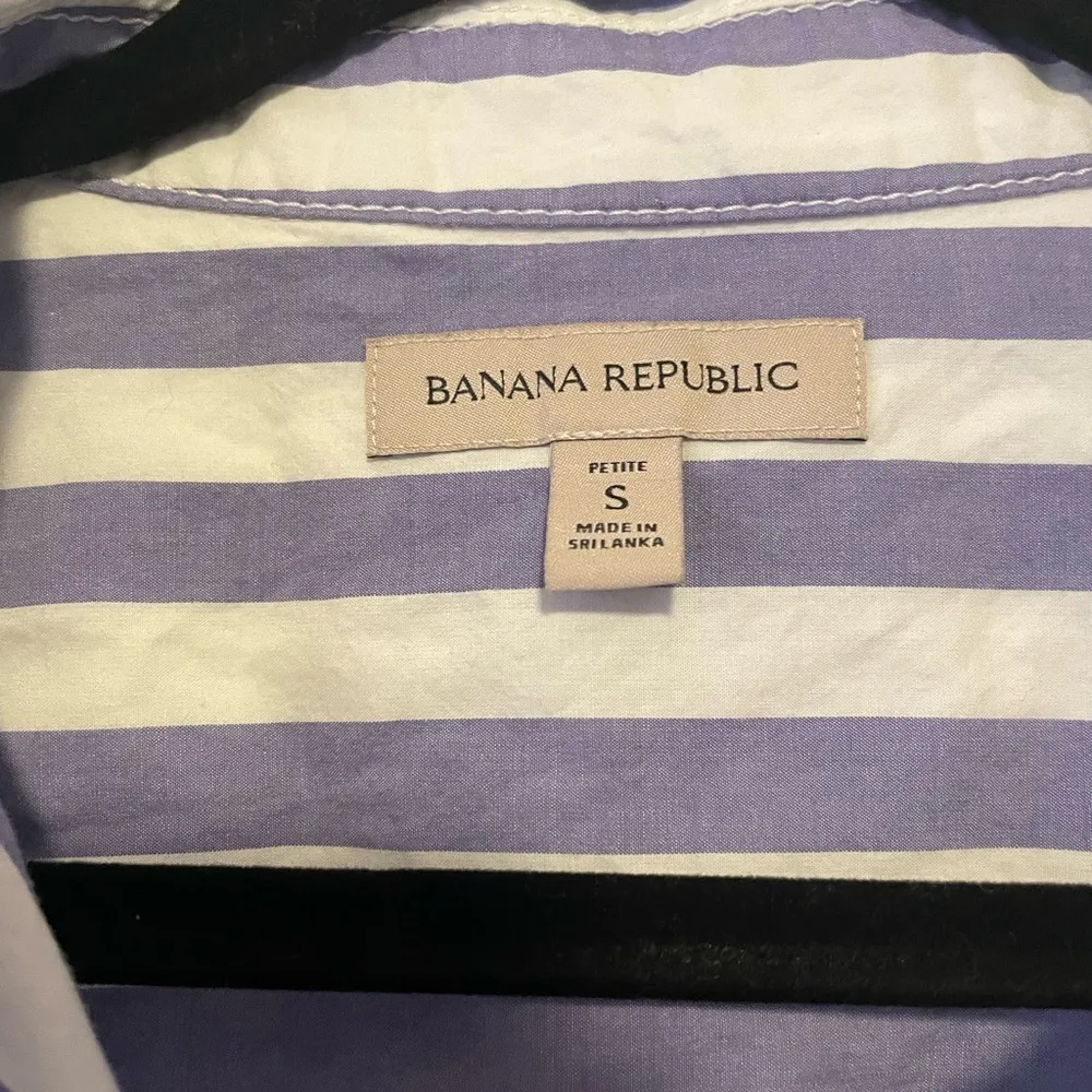 Banana Republic striped cropped button shirt - Image 3