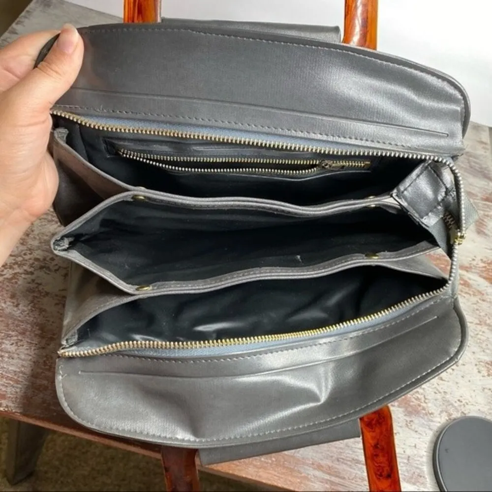 Vintage 1950s 59s 1960s 69s grey leather Brown Lucite handle purse Gray - Image 5